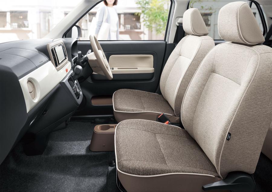 Интерьер Daihatsu Mira Tocot 2018 года  (фото 11 из 14)